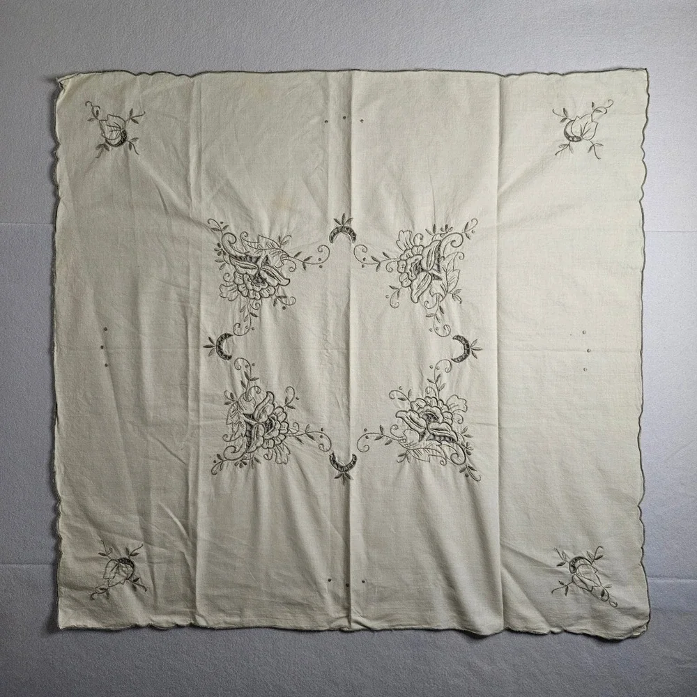Vintage‎ Embroidered Floral Cutwork Square Tablecloth Scalloped Edge Cream 32x32
